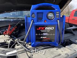 Clore Automotive Jump-N-Carry JNC660 1700 Peak Amp 12 Volt Jump Starter Blue